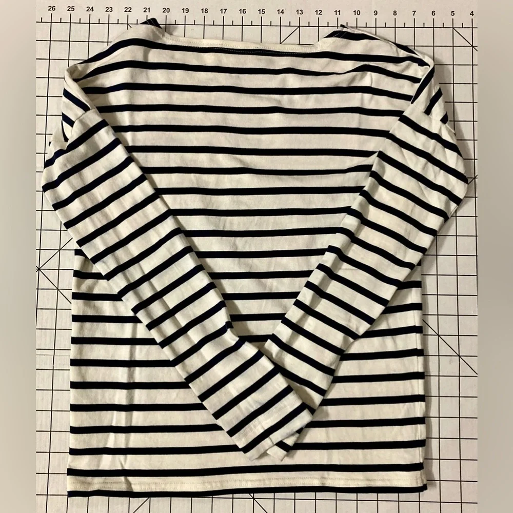 J. Crew Women’s XXS White/Black Striped Embroidered Lips Long Sleeve‎ Shirt